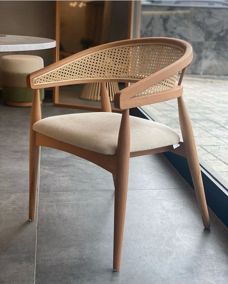 b4b86dce0b38512d615c9bfc0ead1324 Dining Chair - Image 1