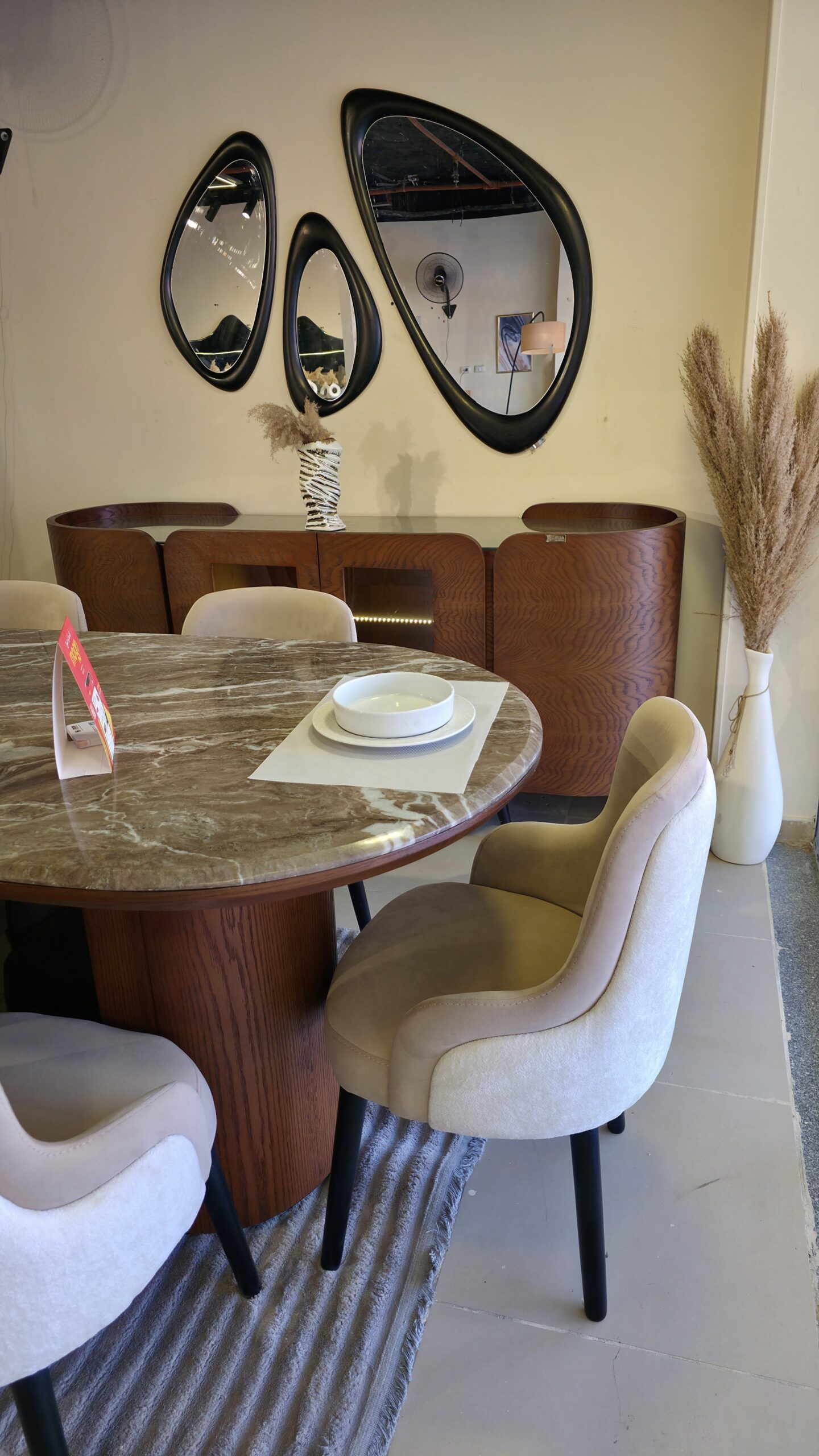 ٢٠٢٥٠٨٢٣_١٥٥٤٠٩ "Bissan" Model Modern Dining Set - Image 1